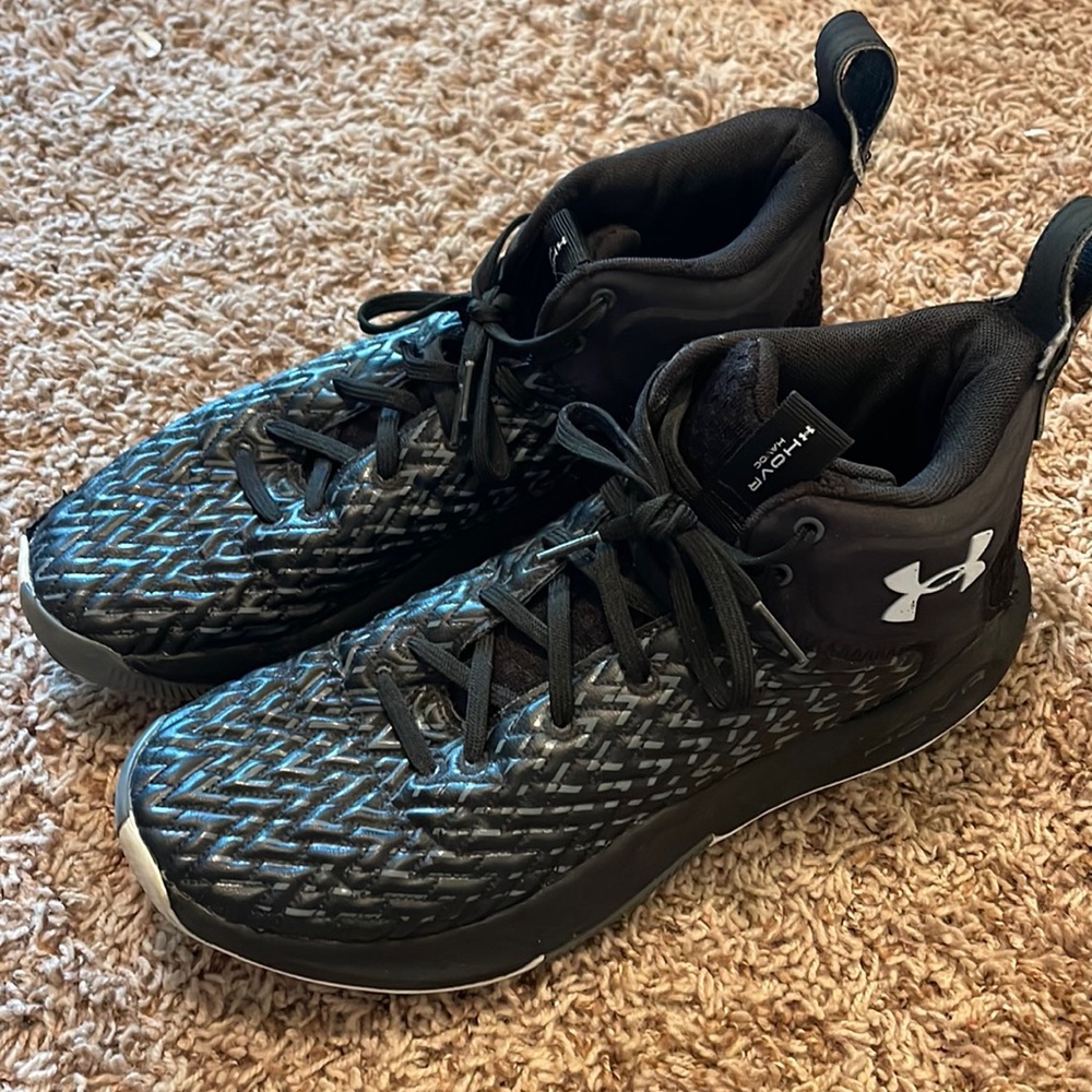 Basketball shoes